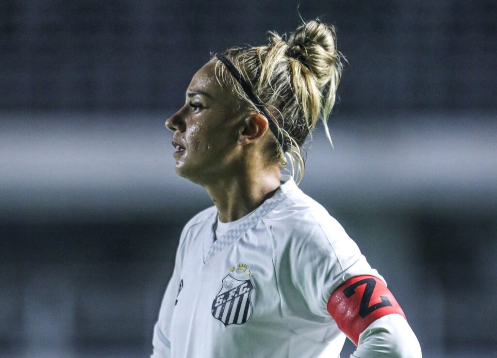 Thaisinha, meia das Sereias da Vila (Foto: Reinaldo Campos/Santos FC)