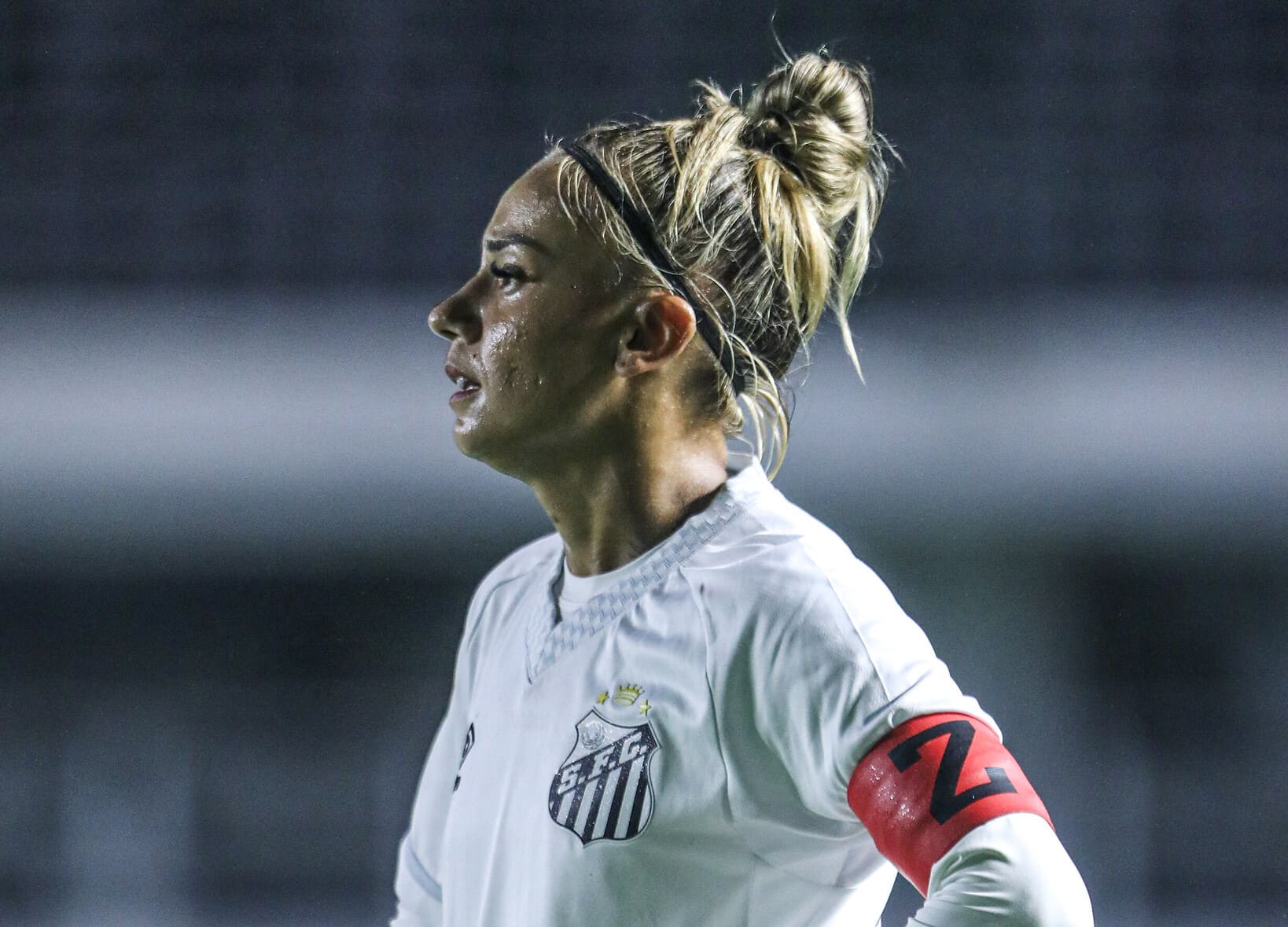 Thaisinha, meia das Sereias da Vila (Foto: Reinaldo Campos/Santos FC)