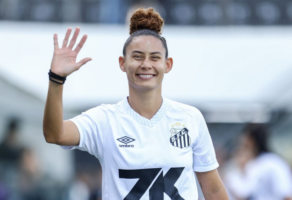 Carol Baiana renovou com o Santos (Foto: Reinaldo Campos/Santos FC)