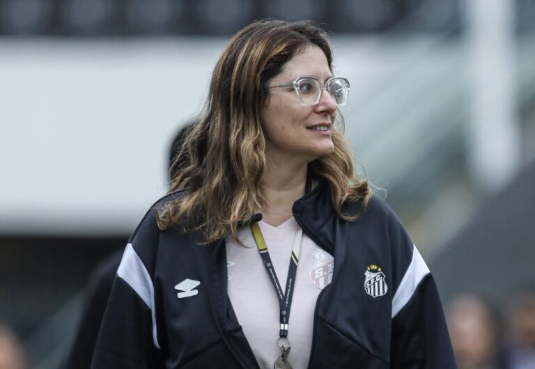 Isabel Luchesi foi a vencedora do prêmio (Foto: Reinaldo Campos/Santos FC)