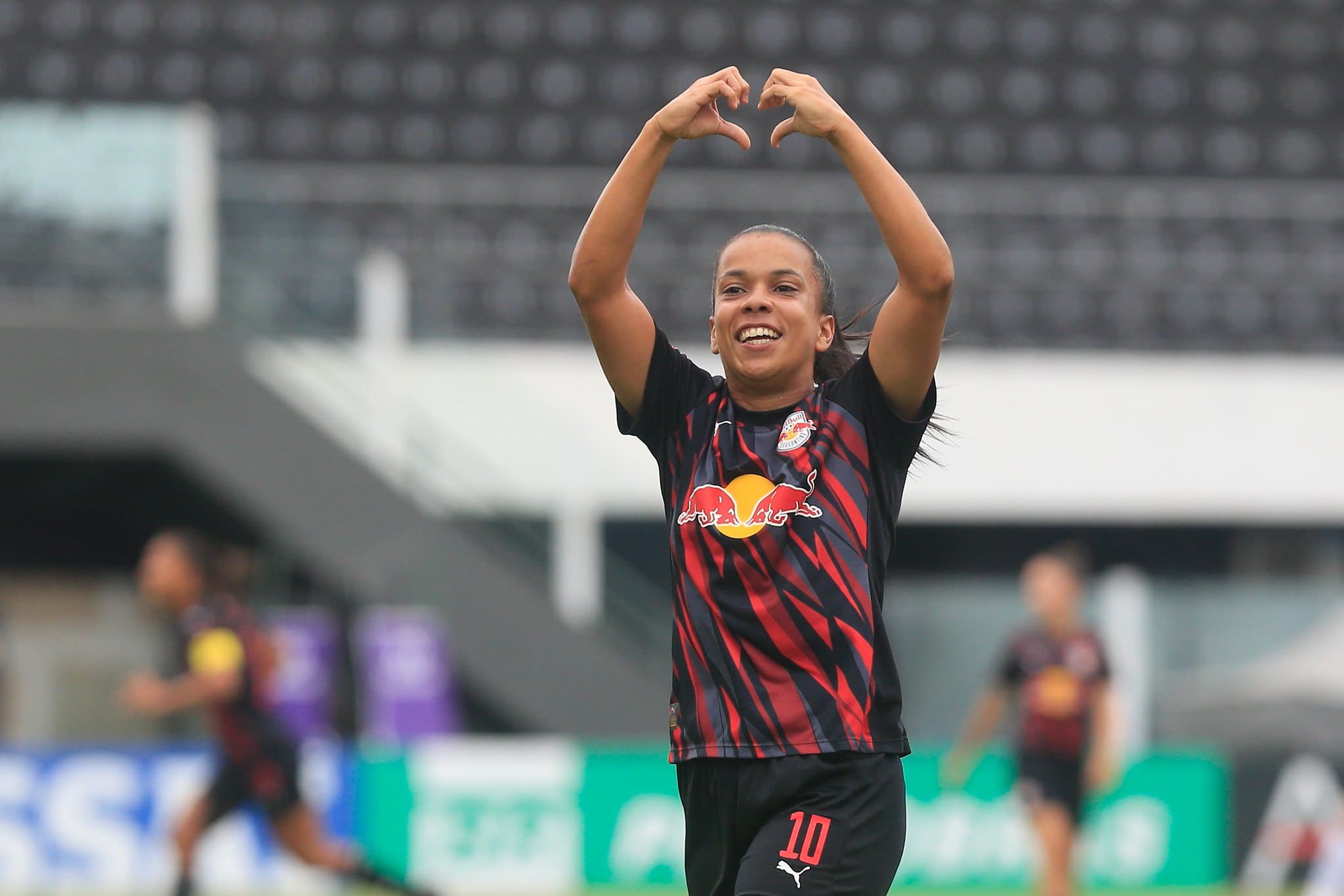 Vivan chega para reforçar o meio-campo do Santos (Foto: Fernando Roberto/Red Bull Bragantino)