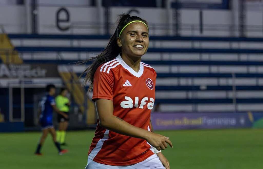 Katrine chega para reforçar o Santos (Foto: Lara Vantzen Kempfer/ Internacional)
