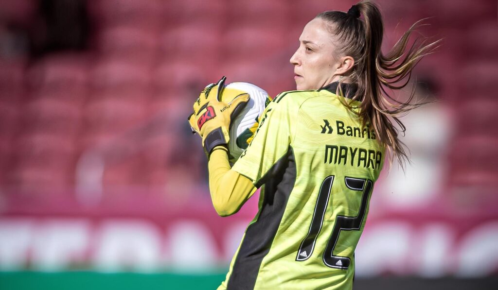 Reforço do Santos, Mayara anuncia saída do Internacional (Foto: Reprodução/Instagram)