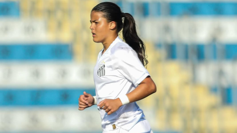 Vitória Ramos se machucou durante a semi da Copinha (Foto: Reinaldo Campos/Santos FC)