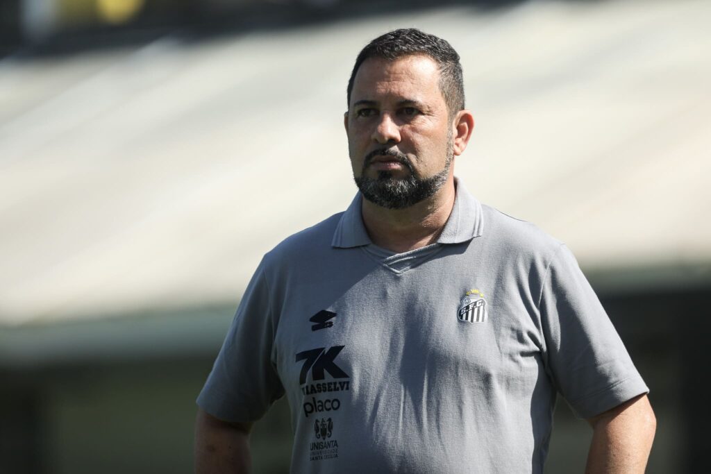 Caio Couto permanece no comando das Sereias em 2026 (Foto: Reinaldo Campos/Santos FC)