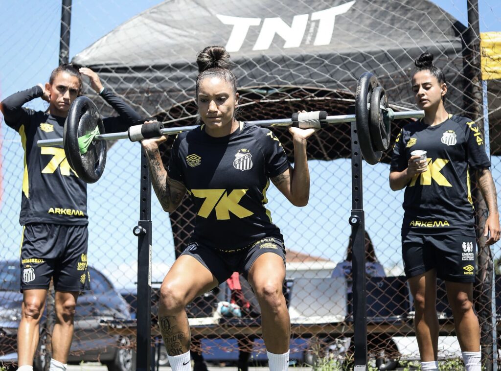 Sereias recebem palestra sobre ciclo menstrual (Foto: Reinaldo Campos/Santos FC)