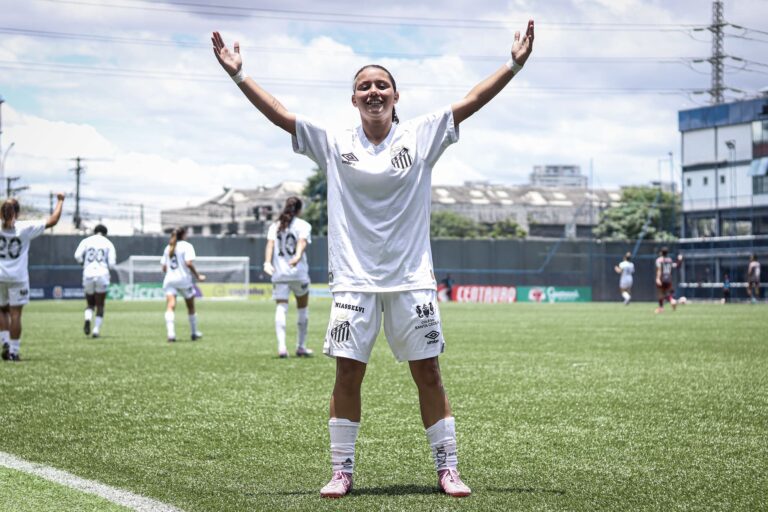 Evelin vai renovar com o Santos (Foto: Reinaldo Campos/Santos FC)