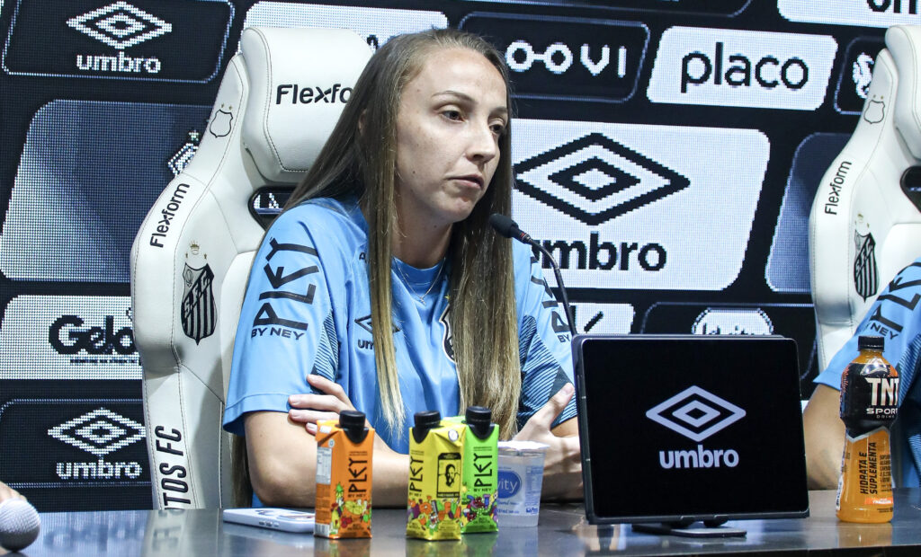 Mayara comenta nova fases de goleira no futebol (Foto: Reprodução/Santos FC)