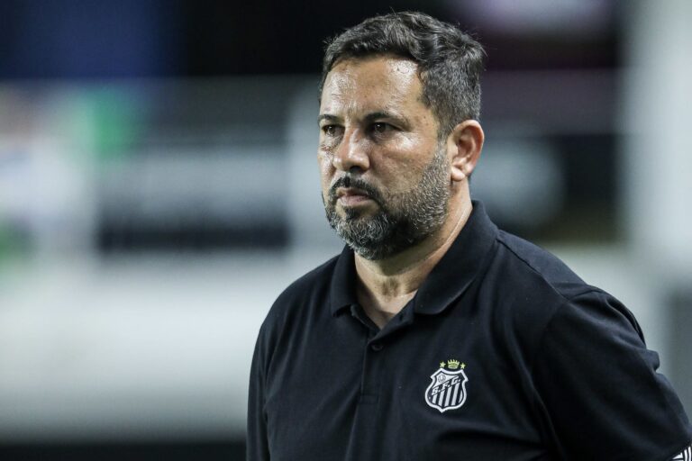 Caio Couto destacou jogo aéreo das Sereias (Foto: Reinaldo Campos/Santos F.C.)