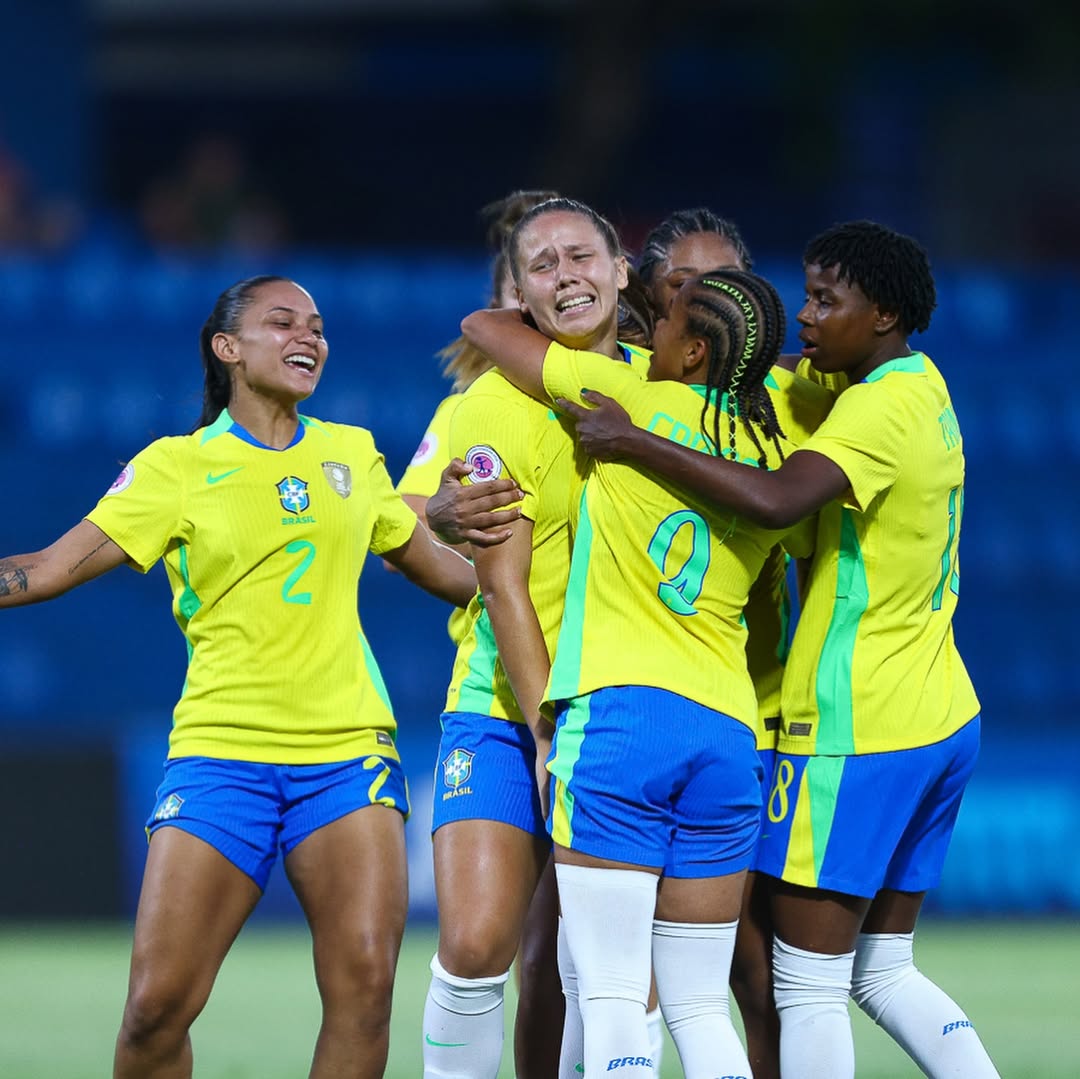 Samara (camisa 2) foi titular no duelo (Foto: Staff Images / CBF)