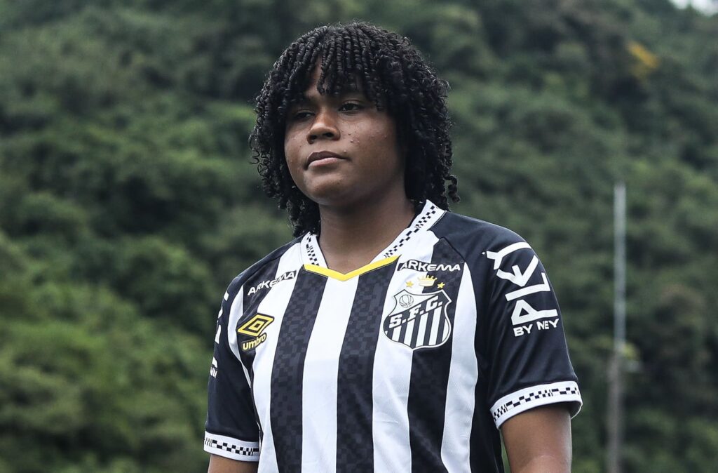 Raysa Nunes chega para reforçar a lateral do Santos (Foto: Reinaldo Campos/Santos FC)