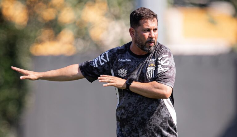 Caio Couto sofre com bolas paradas no Santos (Foto: Raul Baretta/Santos FC)