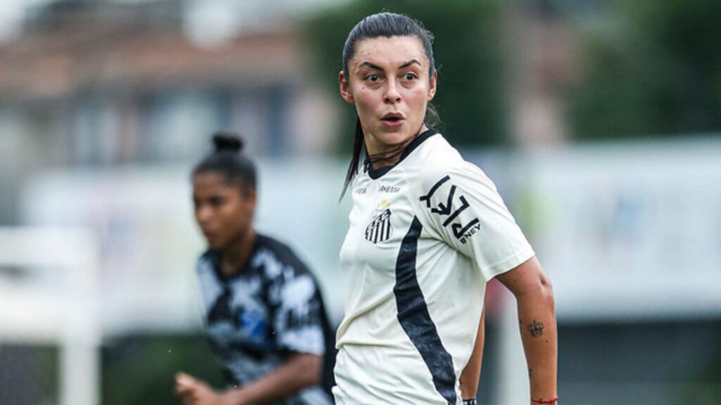 Yoreli compara futebol feminino do Brasil e da Colômbia (Foto: Reinaldo Campos/Santos F.C.)