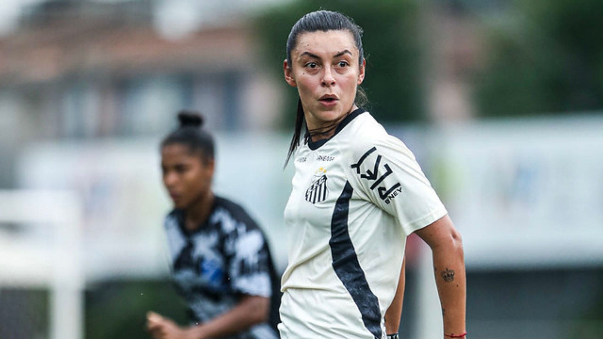 Yoreli compara futebol feminino do Brasil e da Colômbia (Foto: Reinaldo Campos/Santos F.C.)
