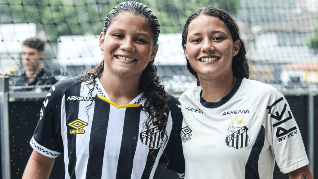 Emily, irmã de Evelin Bonifácio, estreou nas Sereinhas. (Foto: Reinaldo Campos/Santos F.C)