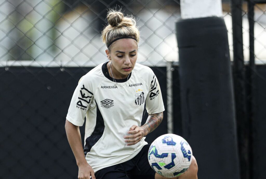 Thaisinha fica próxima de retornar aos jogos do Santos (Foto: Reinaldo Campos/ Santos FC)