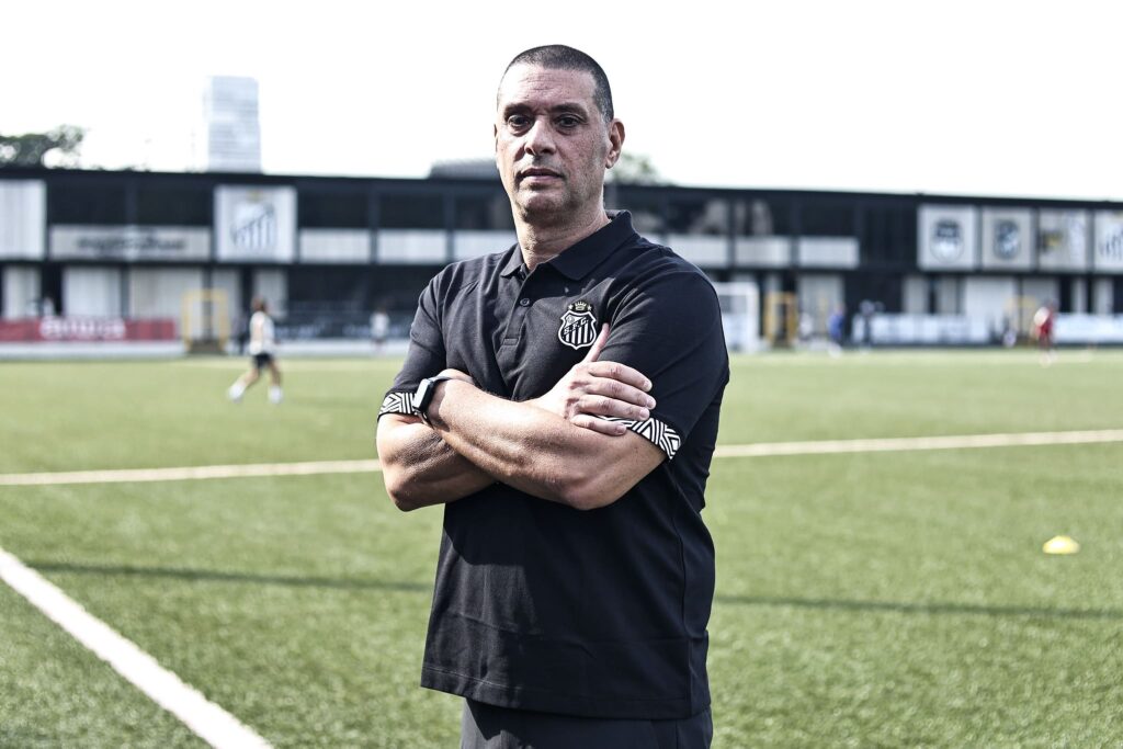 Marcelo Frigerio é o novo técnico das Sereias da Vila. (Foto: Reinaldo Campos/Santos F.C.)