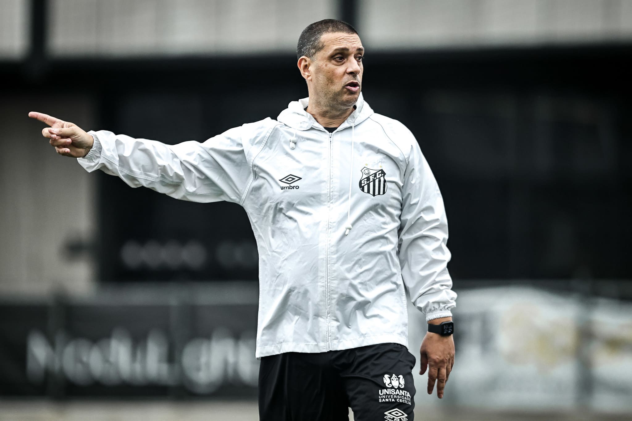 Frigerio deve fazer sua estreia contra o Internacional (Foto: Reinaldo Campos/ Santos FC)