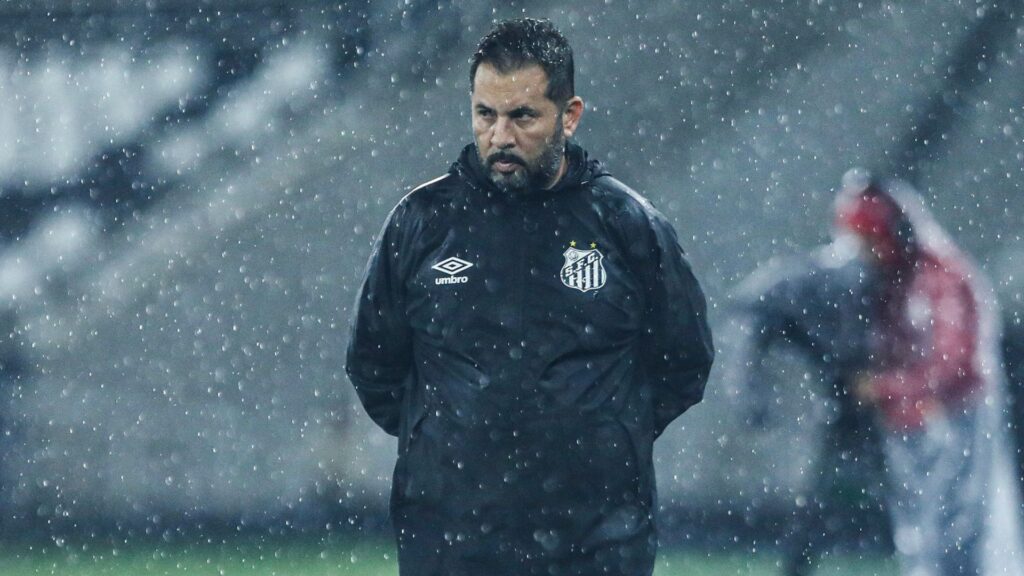Caio Couto se despede do Santos. (Foto: Reinaldo Campos/Santos F.C.)