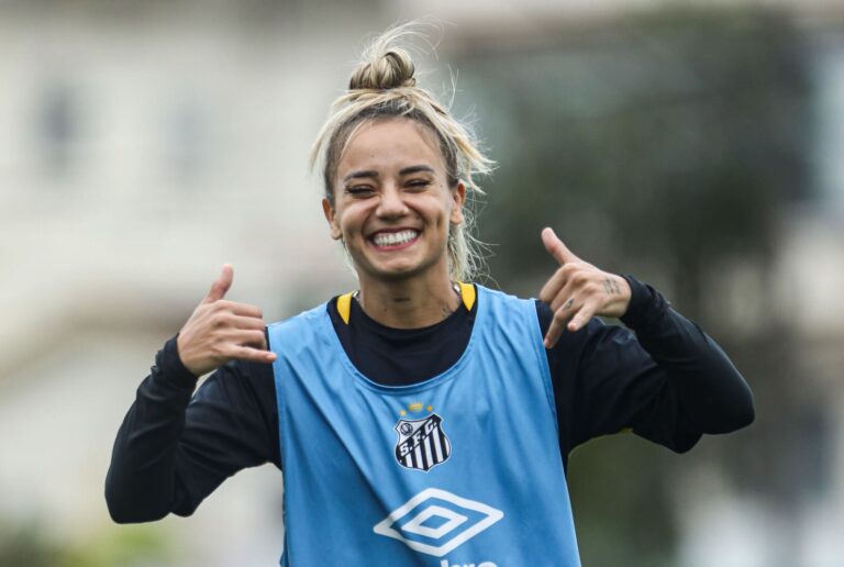 Thaisinha está relacionada para o clássico contra o São Paulo (Foto: Reinaldo Campos/Santos FC)
