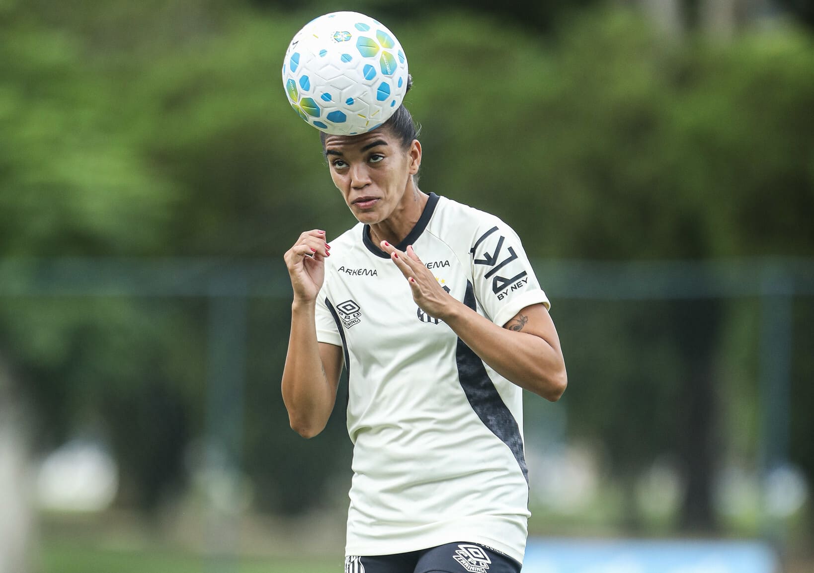Larissa Vasconcelos avaliou as dificuldades da sequência de jogos (Foto: Reinaldo Campos/Santos FC)