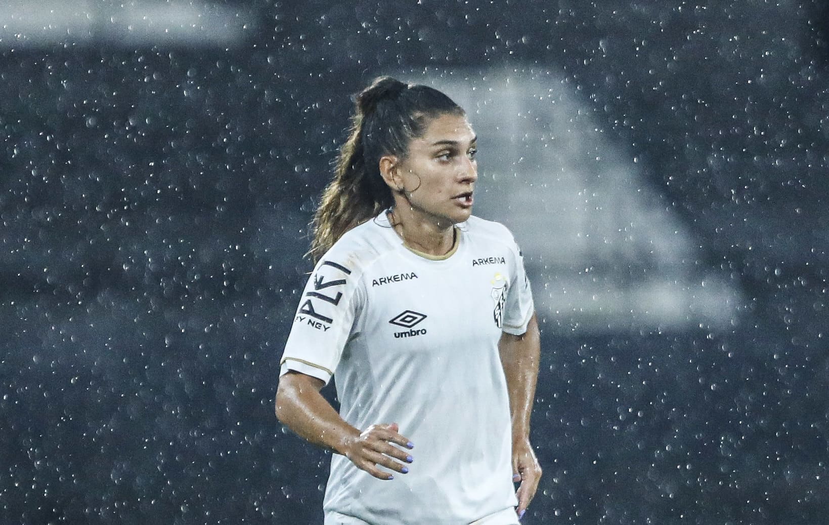 Letícia Santos foi titular no confronto (Foto: Reinaldo Campos/Santos FC)