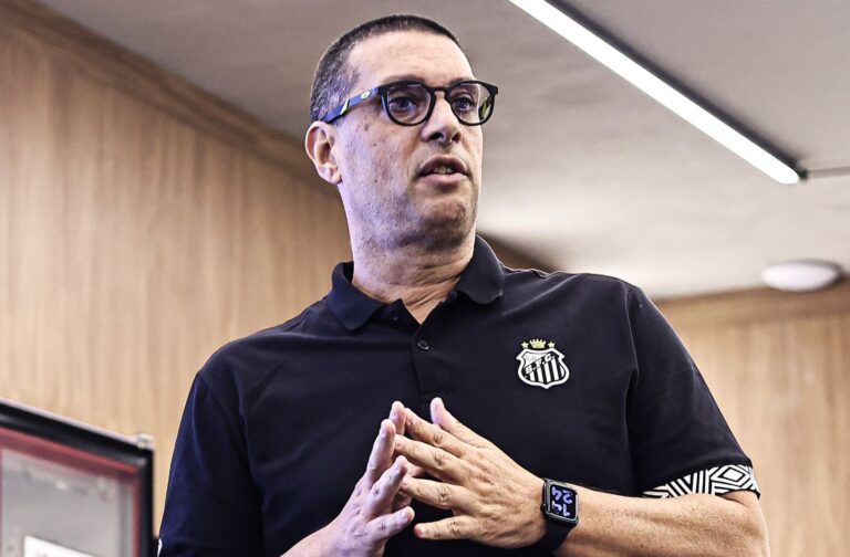 Frigerio tornou-se o primeiro estrangeiro a comandar o Santos. (Foto: Reinaldo Campos/Santos F.C.)