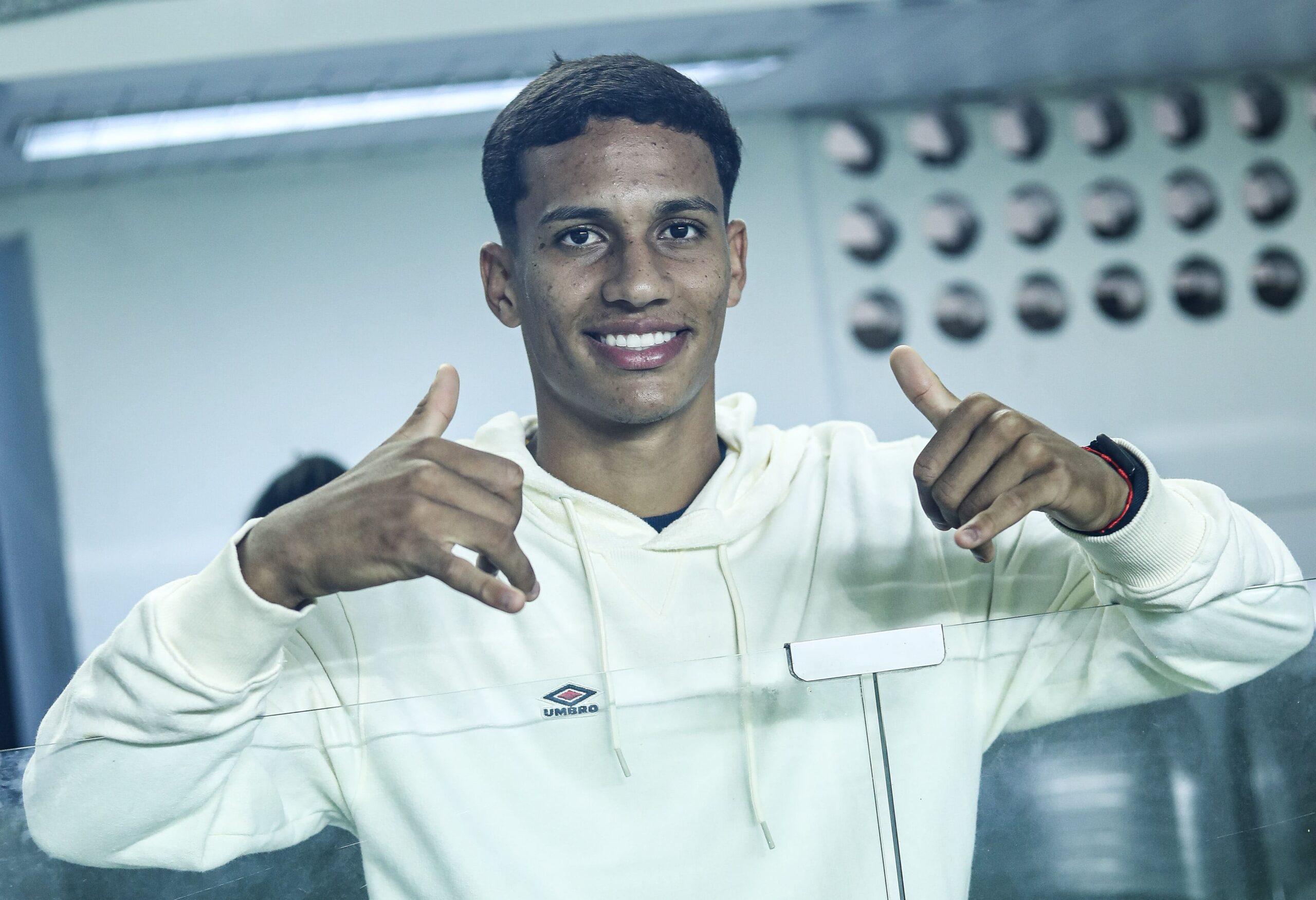 Rafael Gonzaga esteve presente em clássico no Paulistão F (Foto: Reinaldo Campos/ Santos FC)