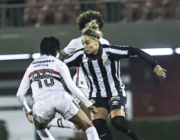Thaisinha voltou a atuar pelo Santos (Foto: Reinaldo Campos/Santos FC)