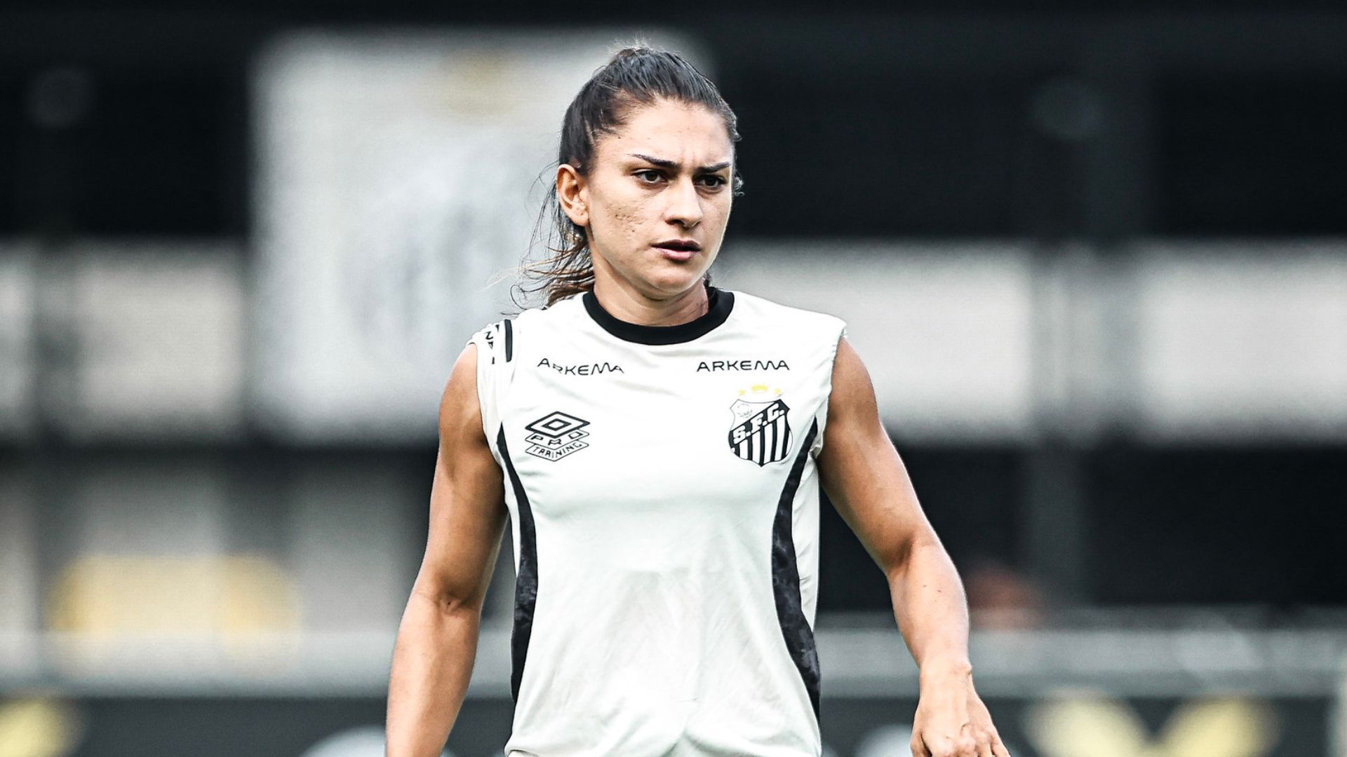 Letícia Santos está suspensa para a próxima rodada do Brasileirão. (Foto: Reinaldo Campos/Santos FC)