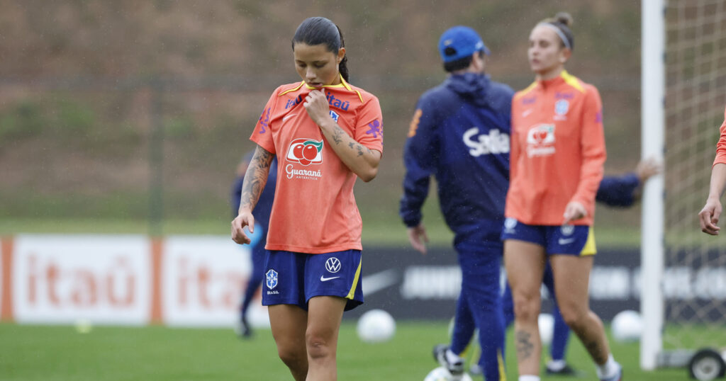 Evelin participa de treinamentos com a Seleção. (Foto: Luciana Vermell/CBF)