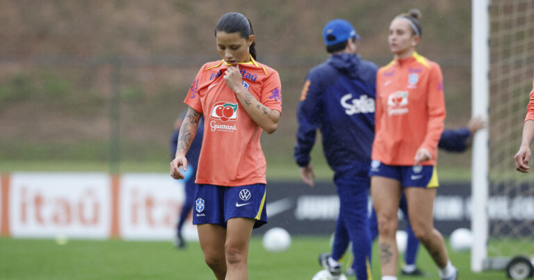 Evelin participa de treinamentos com a Seleção. (Foto: Luciana Vermell/CBF)