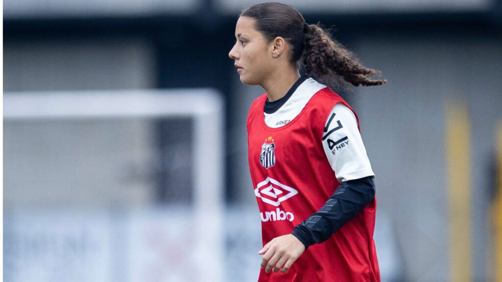 Thaisnha rasga elogios à Evelin Bonifácio. (Foto: Reinaldo Campos/Santos FC)