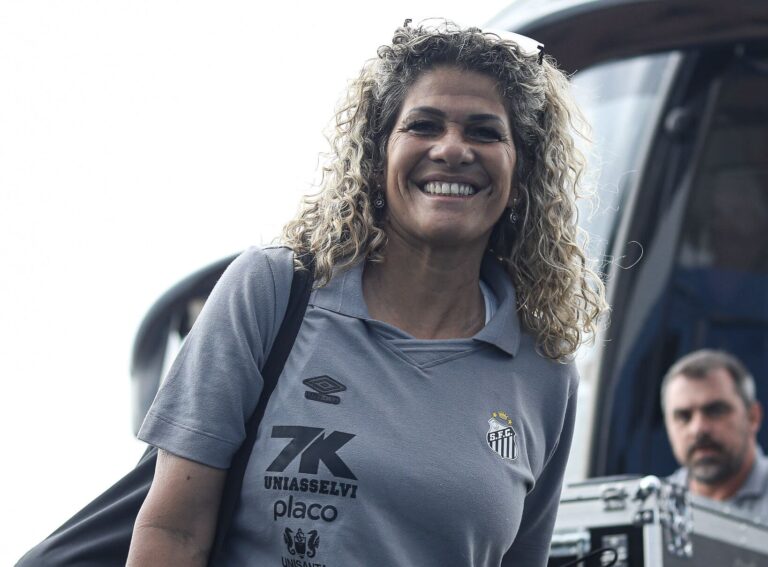 Santos faz mudança na rouparia e encerra ciclo de Lucimara Alves (Foto: Reinaldo Campos/ Santos F.C)
