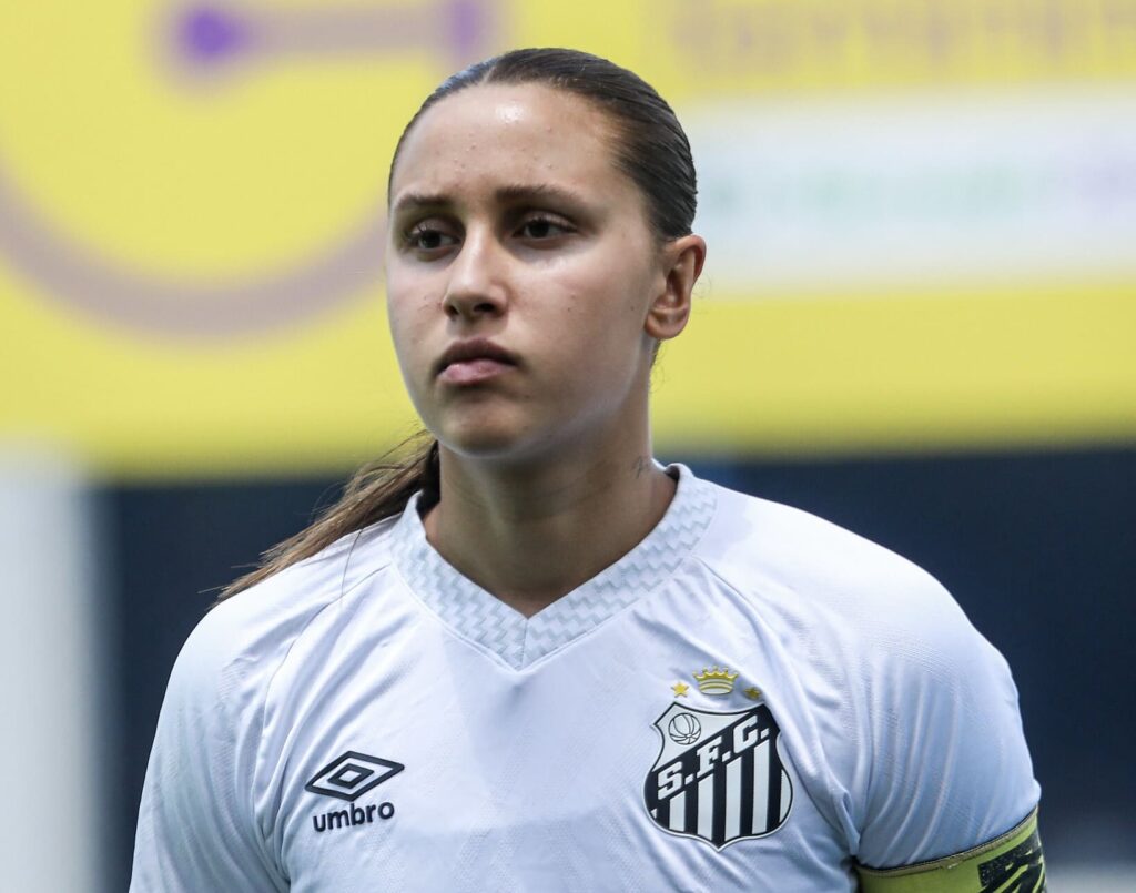 A zagueira Emily anunciou a saída do Santos (Foto: Reinaldo Campos/ Santos F.C)