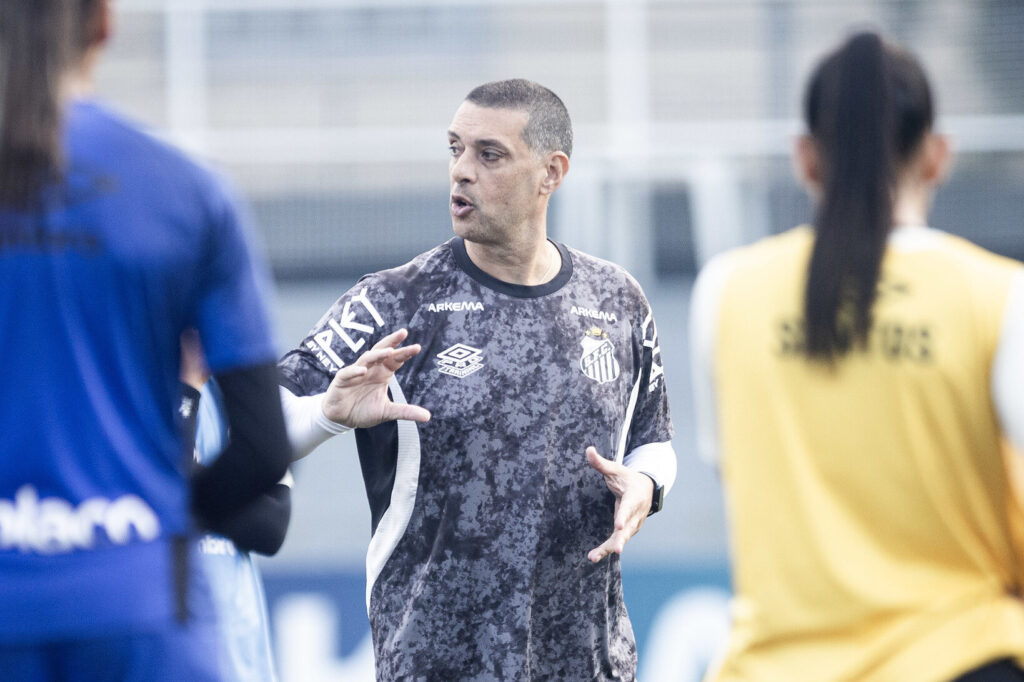 Santos e Seleção Brasileira Sub-17 se enfrentam em jogo-treino no CT Dartanhã (Foto: Reinaldo Campos/Santos FC)
