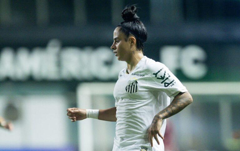 Analuyza participa de gol da vitória e fala sobre evolução no Santos (Foto: Reinaldo Campos/Santos F.C.)