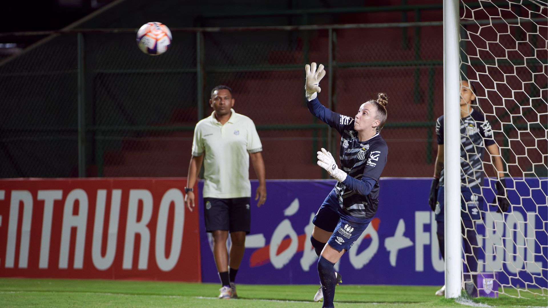 Mayara fez sua estreia pelo Santos. (Foto: Igor do Vale/Ag.Paulistão)