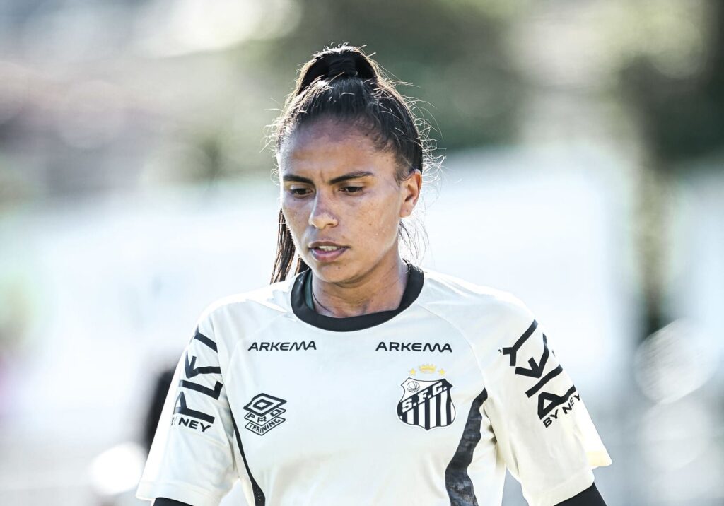 Katrine recebeu o terceiro cartão amarelo contra o Flamengo (Foto: Reinaldo Campos/Santos FC)