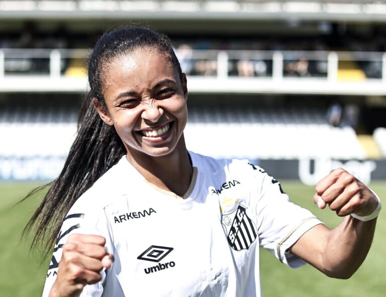 Cury comemora o primeiro gol com a camisa da equipe profissional do Santos na goleada sobre o Juventude (Foto: Reinaldo Campos/ Santos F.C)