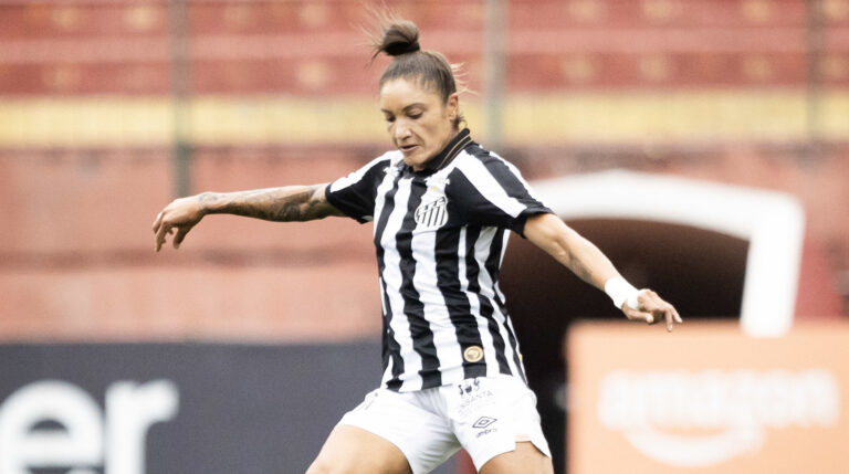 Laryh lamenta derrota no clássico. (Foto: Reinaldo Campos/Santos FC)