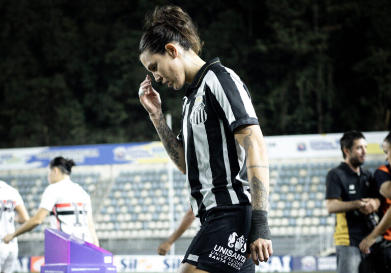 Isa Cardoso sofreu lesão no ligamento do joelho. (Foto: Reinaldo Campos/Santos FC)