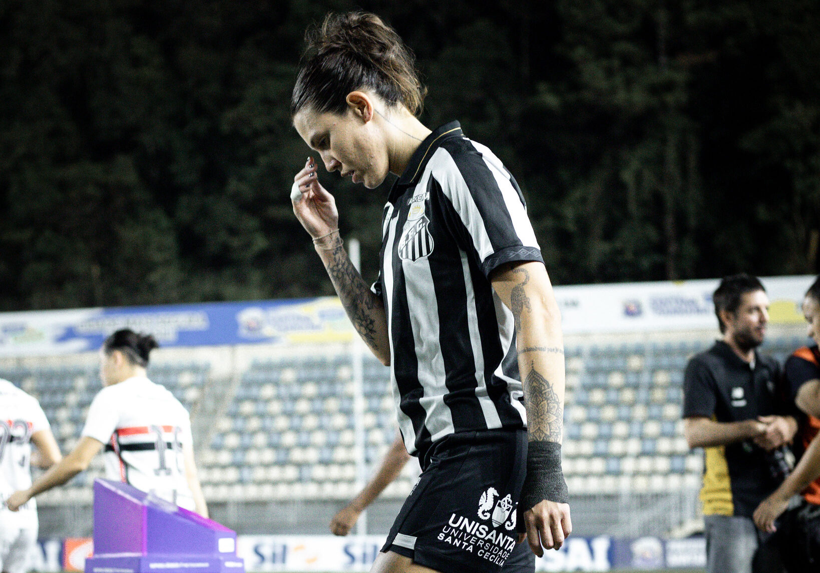 Isa Cardoso sofreu lesão no ligamento do joelho. (Foto: Reinaldo Campos/Santos FC)