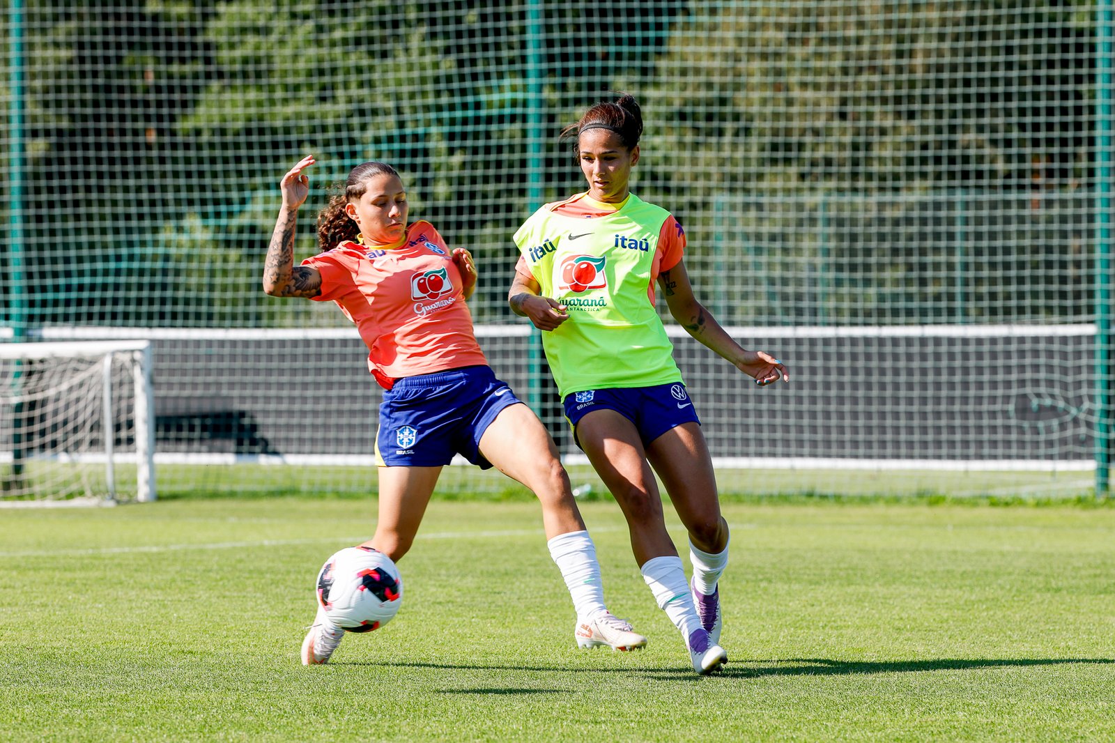 Evelin Bonifacio participa dos treinamentos da Seleção Brasileira Sub-20 (Foto: Luciana Vermell / CBF)