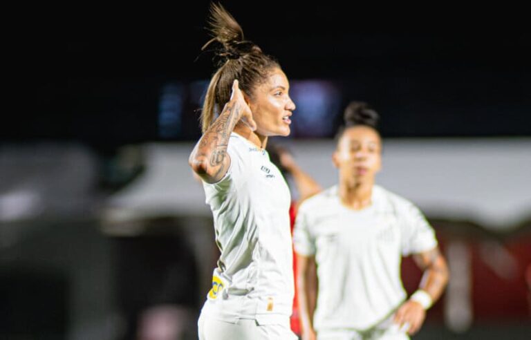 Ketlen comemora um dos gols do Santos na vitória sobre o Vitória (Foto: Divulgação/Santos FC)