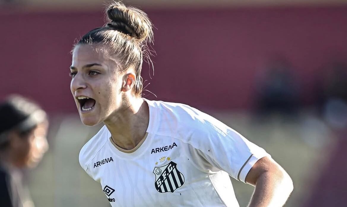 Zagueira Nívea se despede do Santos. (Foto: Reinaldo Campos/Santos FC)