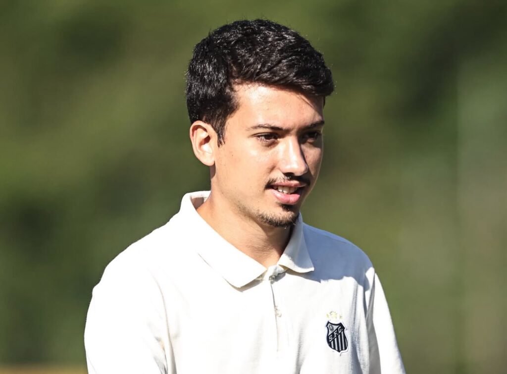 Vinicius Lopes deixou o Santos e não faz mais parte da comissão técnica da equipe Sub-20 (Foto: Reinaldo Campos/Santos FC)