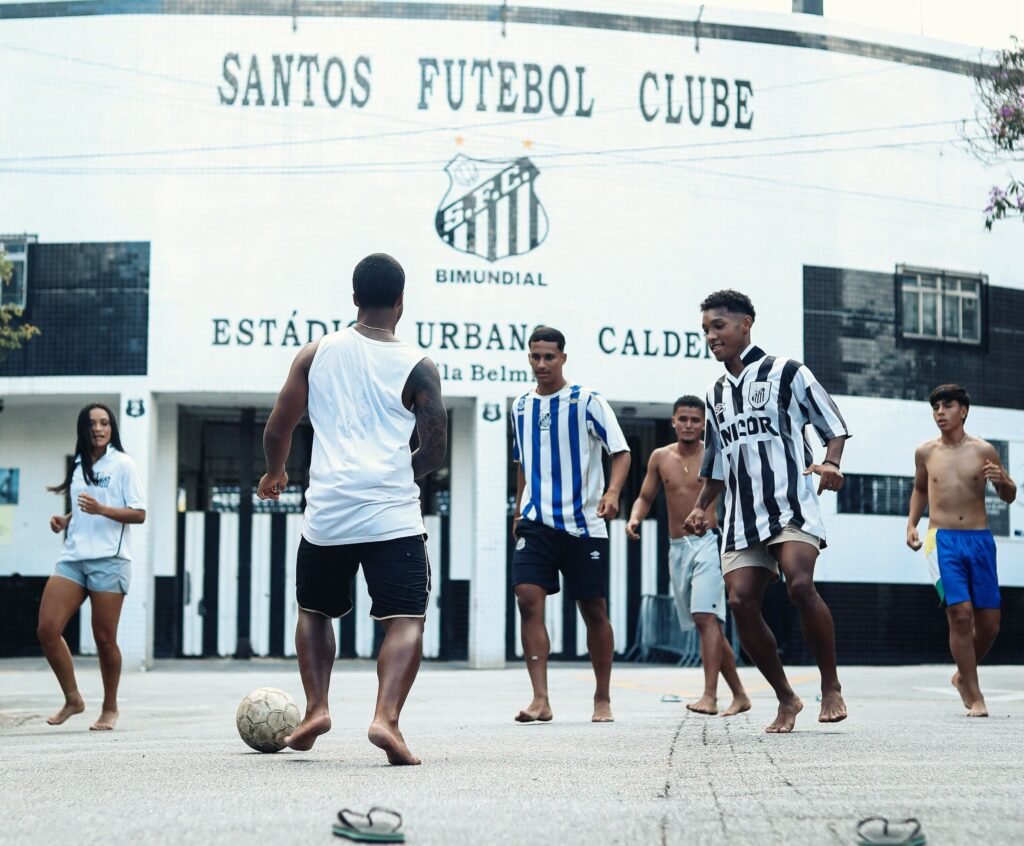 Santos promove projeto Muros da Vila para identificar novos talentos no futebol masculino e feminino (Foto: Reinaldo Campos/Santos FC)