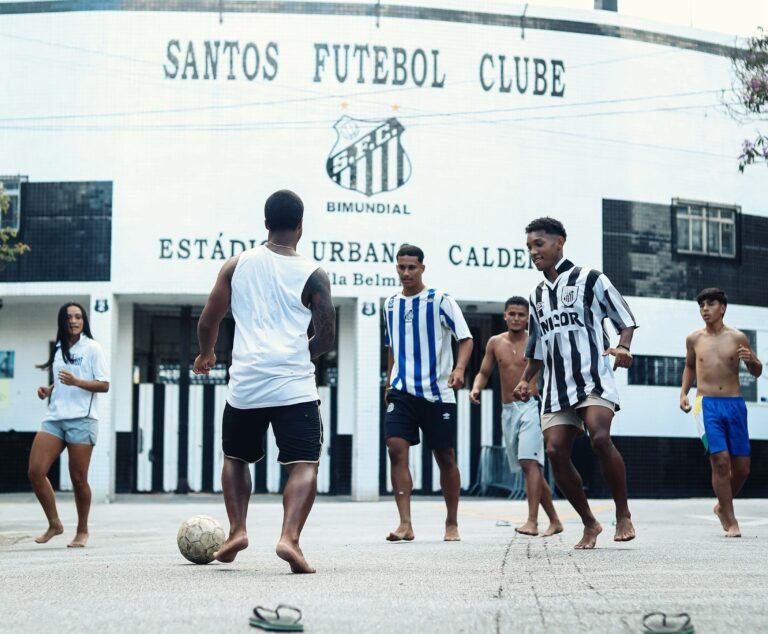 Santos promove projeto Muros da Vila para identificar novos talentos no futebol masculino e feminino (Foto: Reinaldo Campos/Santos FC)