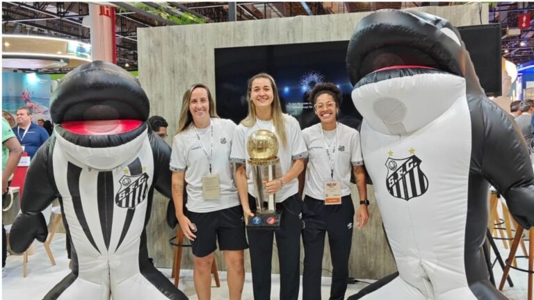 Sereias da Vila estiveram na ABAV Expo 2026. (Foto: Reprodução/Santos FC)